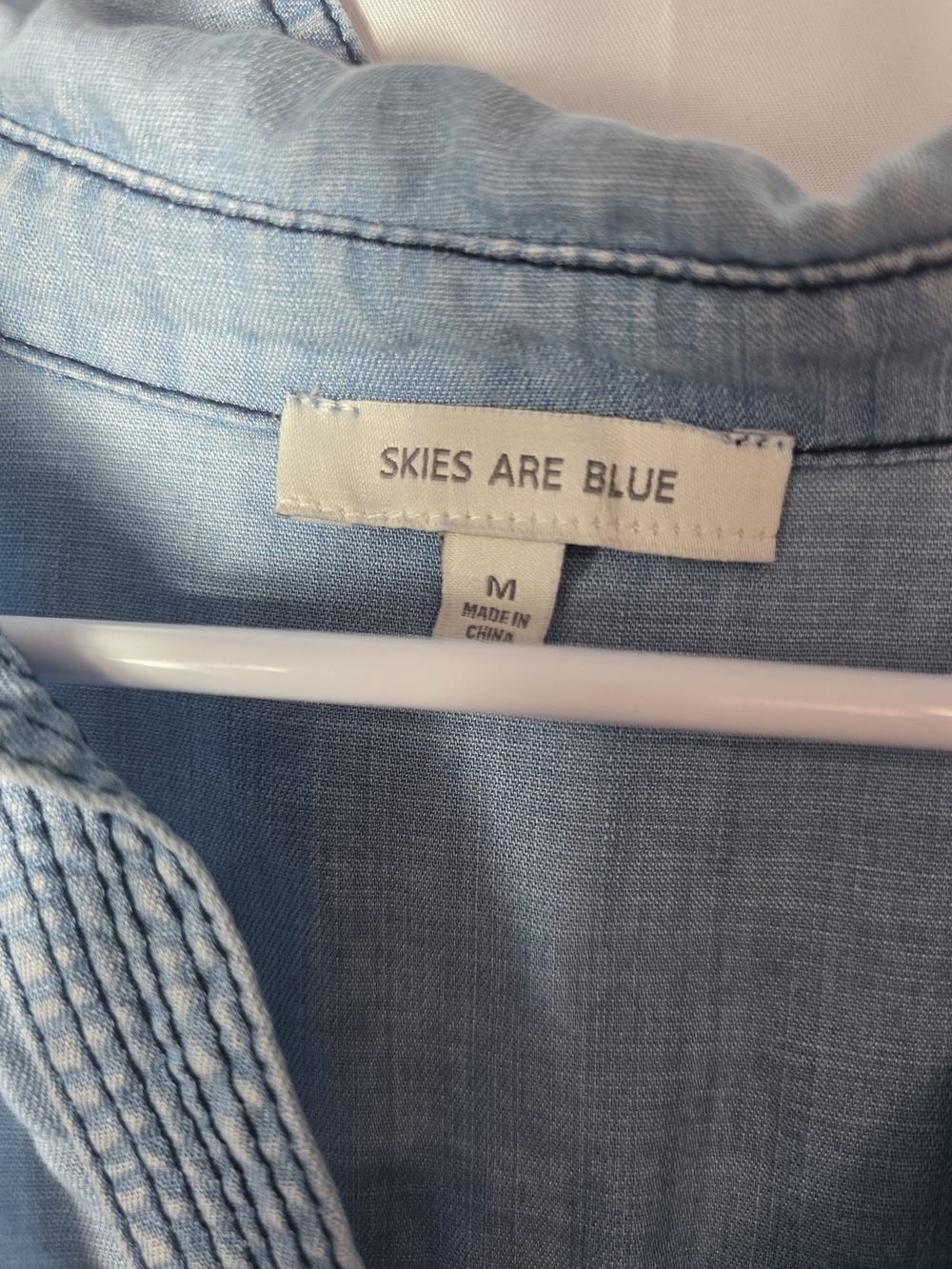 Skies Are Blue Pale Blue Chambray Shirt Medium Pullover Lightweight - Picture 3 of 3